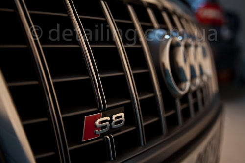 Audi S8 detailing ceramic light