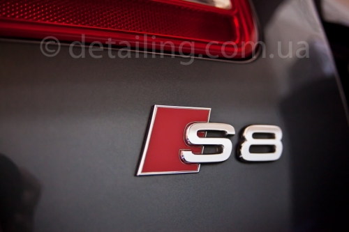 Audi S8 detailing ceramic light